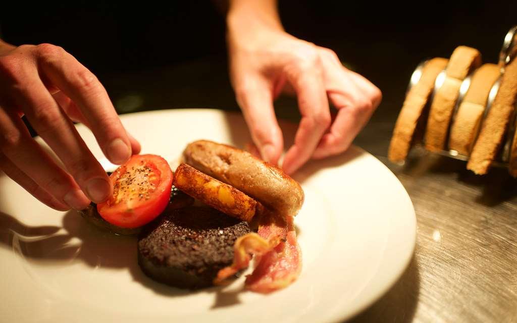 The Waterside Hotel And Leisure Club Manchester Restaurant photo