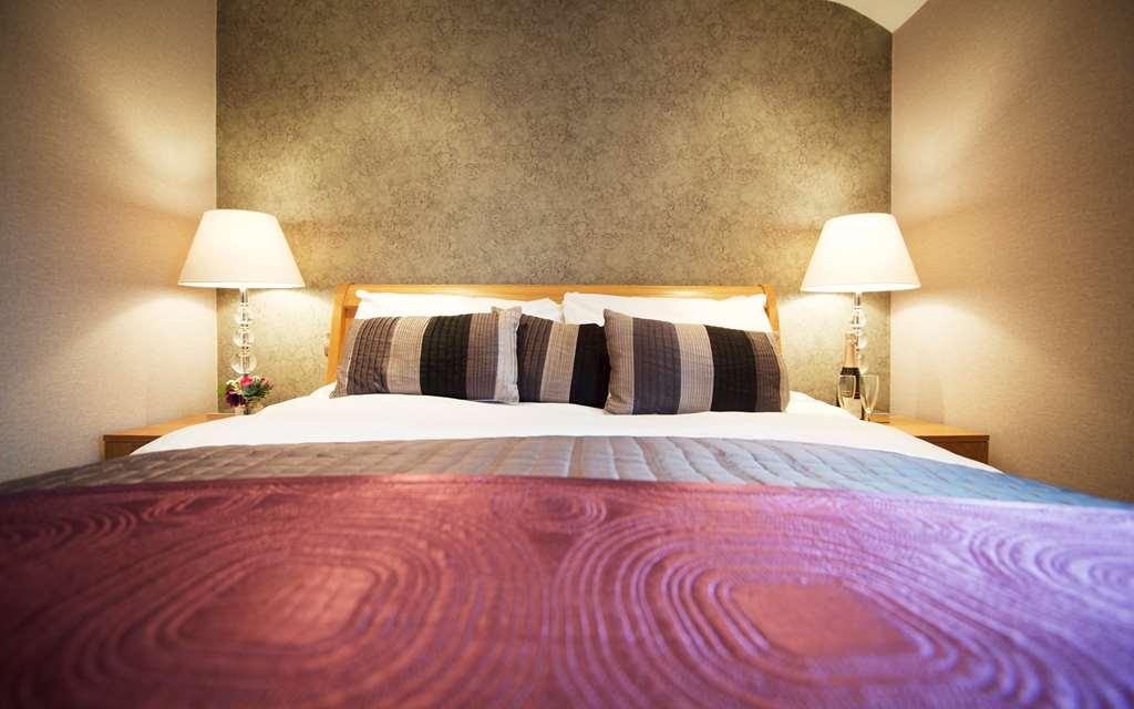 The Waterside Hotel And Leisure Club Manchester Room photo