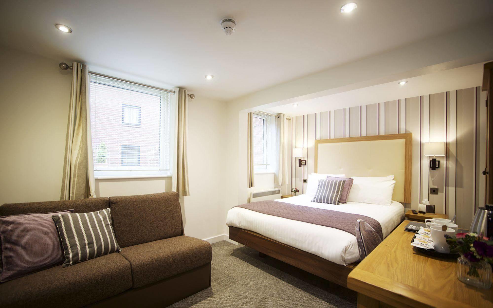 The Waterside Hotel And Leisure Club Manchester Exterior photo